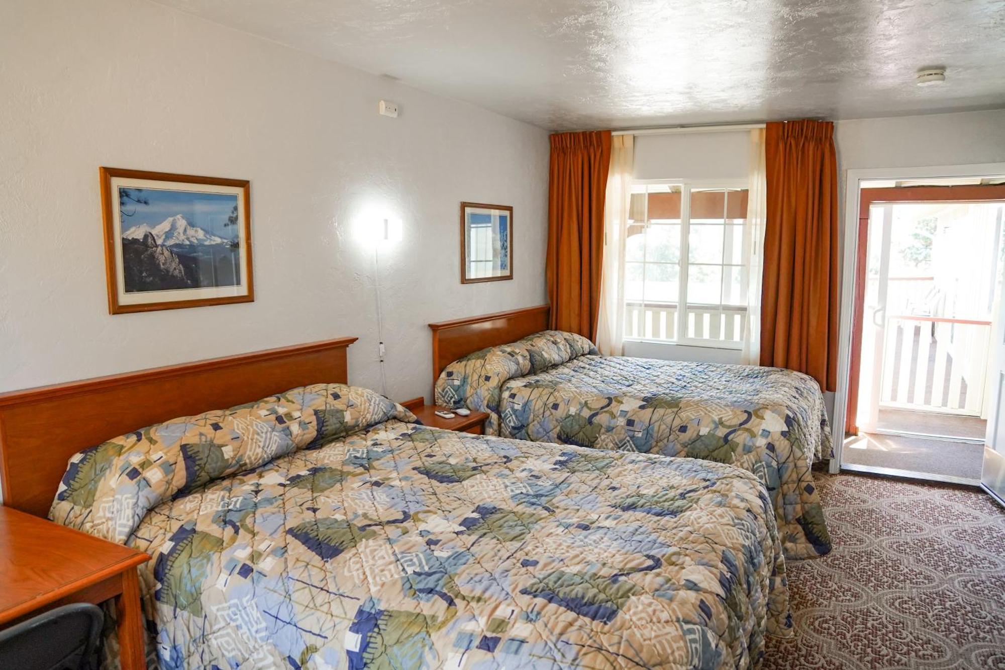 Swiss Holiday Lodge Маунт Шаста Екстериор снимка