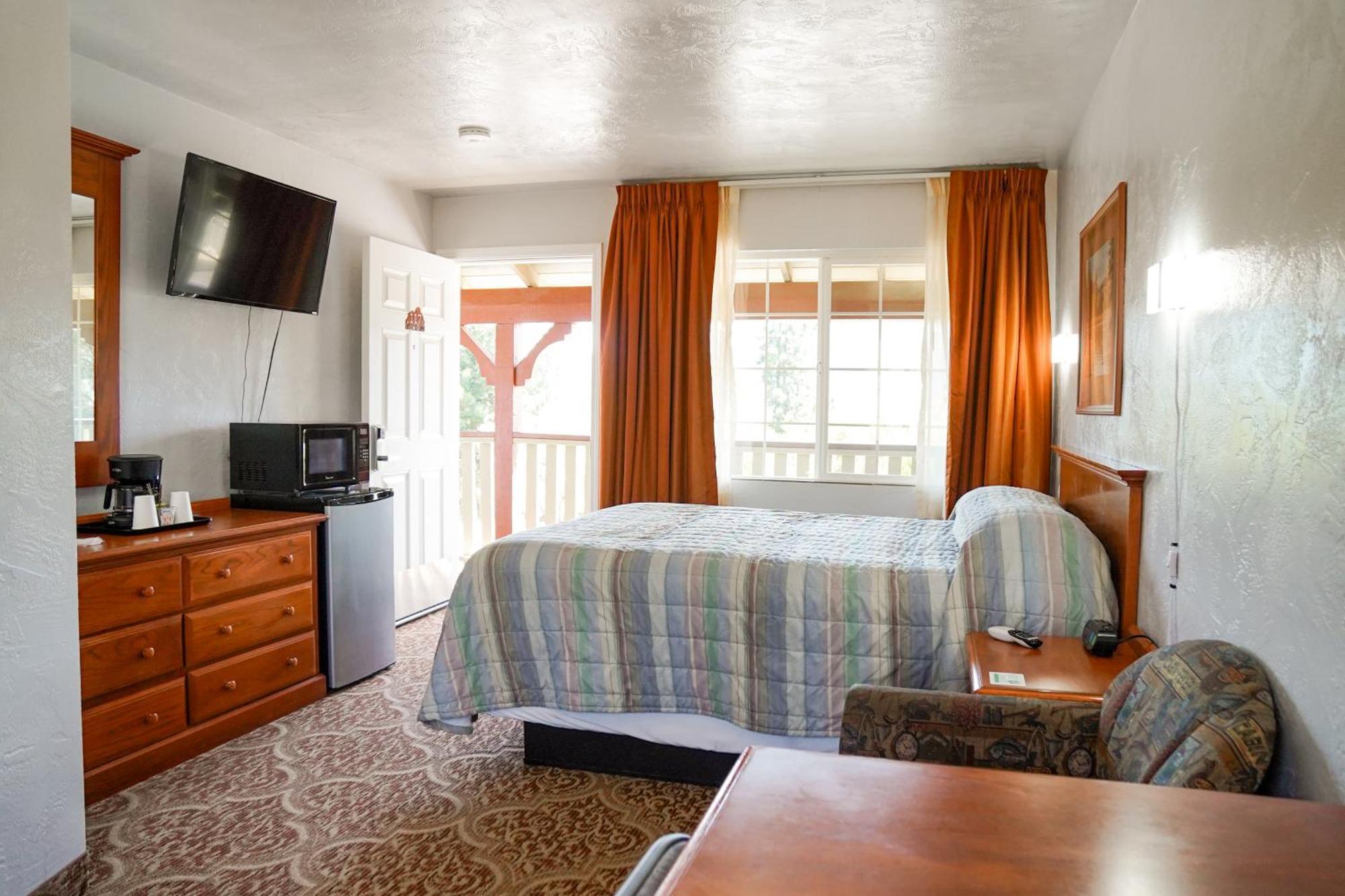 Swiss Holiday Lodge Маунт Шаста Екстериор снимка
