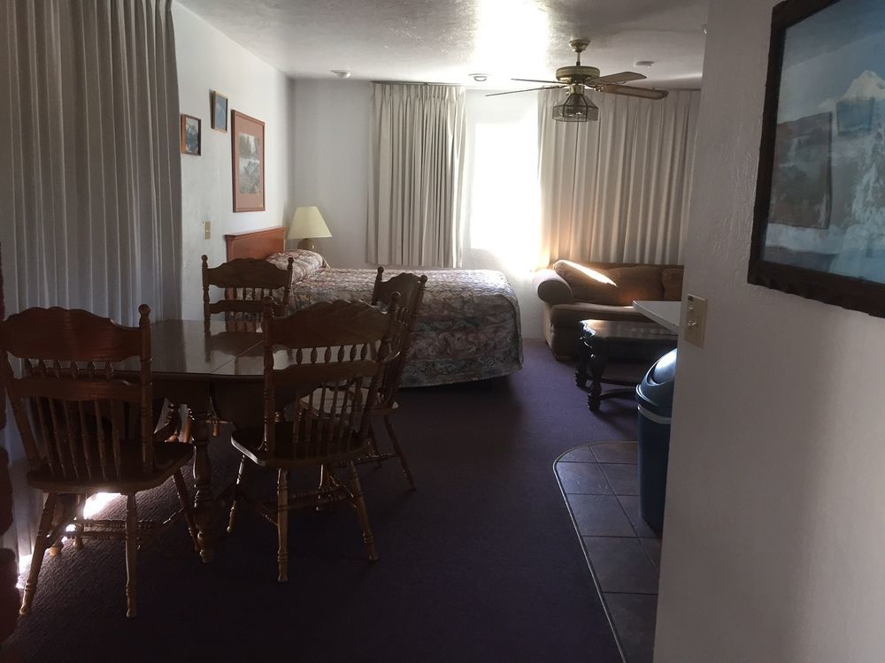 Swiss Holiday Lodge Маунт Шаста Екстериор снимка