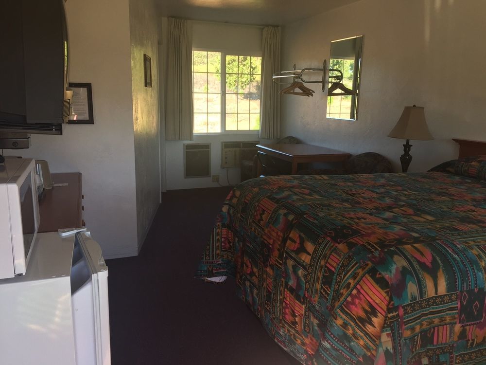 Swiss Holiday Lodge Маунт Шаста Екстериор снимка